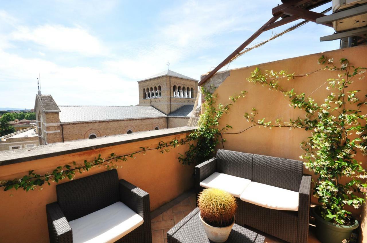 Penthouse With View Apartment Рим Екстериор снимка